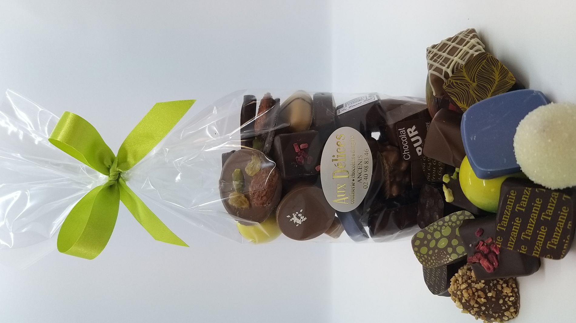 https://www.confiserie-auxdelices.com/fpdb/1641421-chocolat200g.jpg